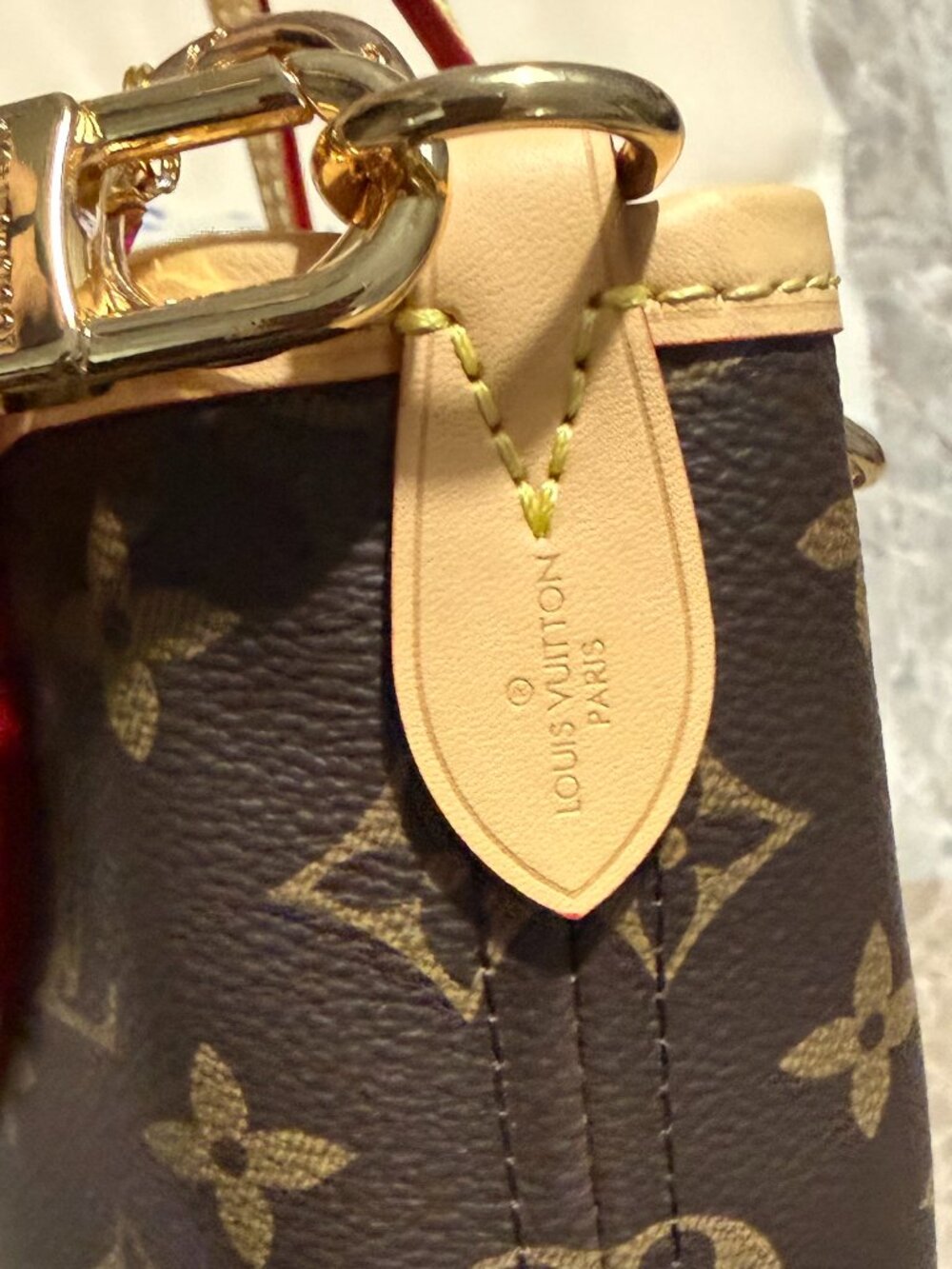 STUNNING Brand-New Fashion Crossbody with Long Strap! Ships ASAP!!! - Picture 6 of 8